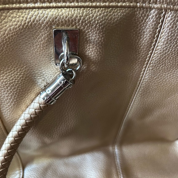 Chic Cream Leather Tote Bag - Picture 2 of 6